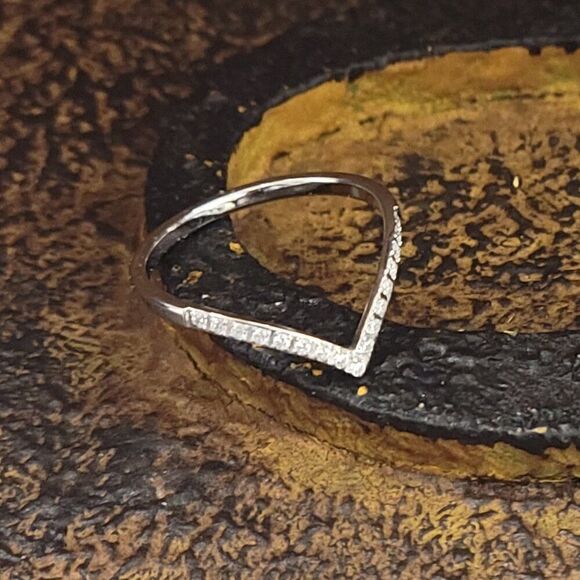 Women's Minimalist Dainty Chevron Promise Ring - Picture 2 of 6